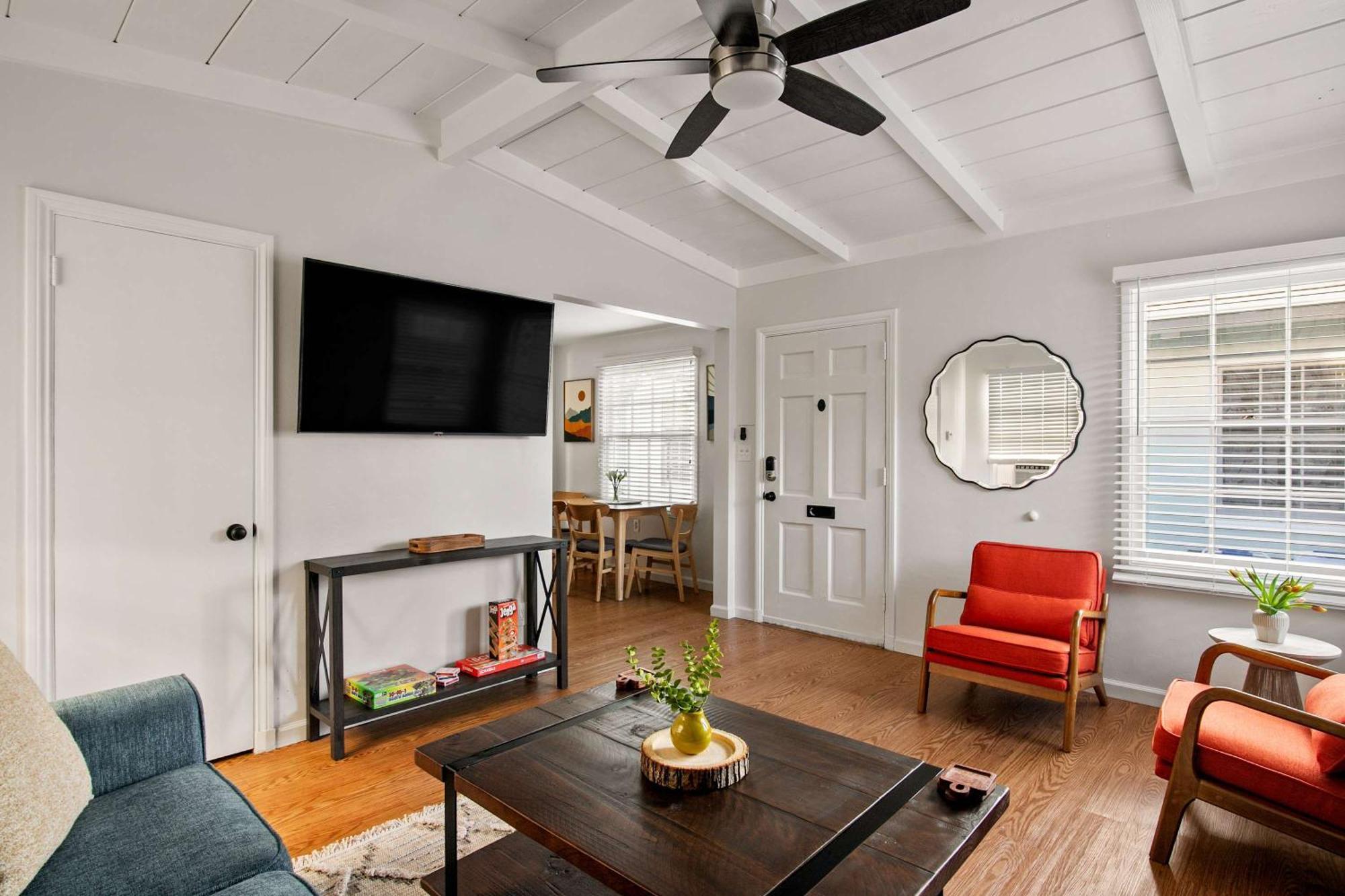 Seaside 1br Steps To Windansea & Peek Views